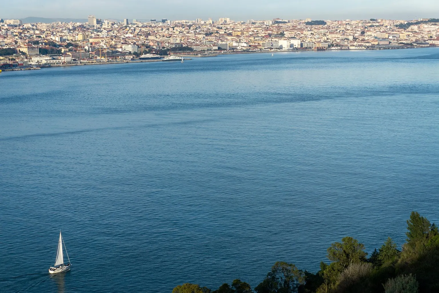 Segeltour in Lissabon Preise: Was die Anbieter wirklich verlangen